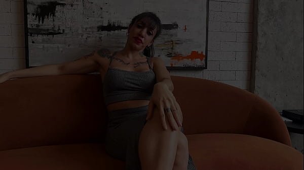 Noiva infiel com clitóris gigante num menage a trois bem safado