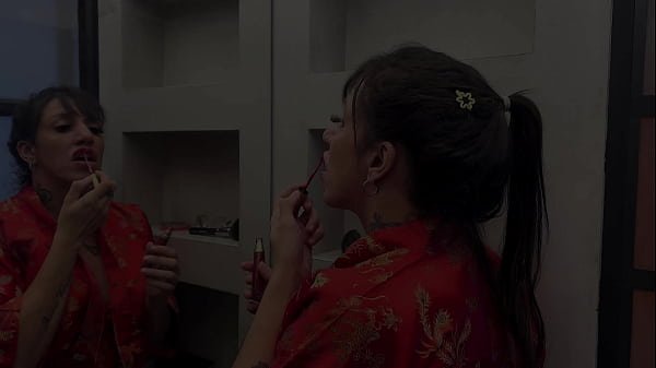 Morena de clitóris grande traindo o futuro marido, com 2 caras