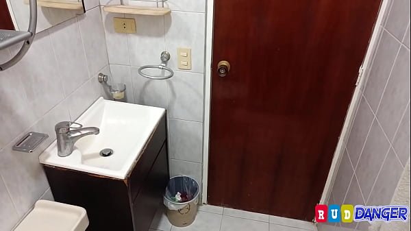 Teens Prohibidas: Hermanastras con Culos Enormes y Casero Lujurioso Teens Prohibidas: Hermanastras con Culos Enormes y Casero Lujurioso