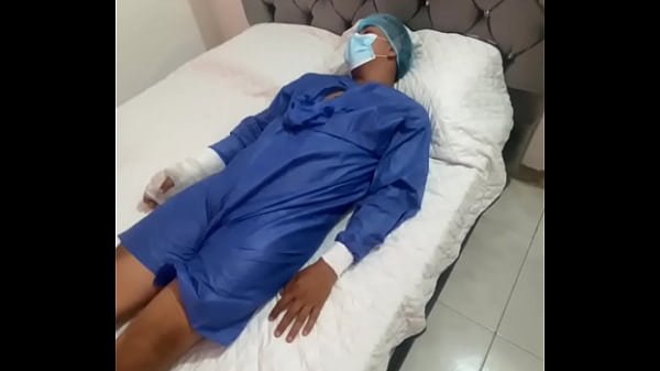 LE DI UNA DELICIOSA CHUPADA DE VERGA A MI PACIENTE