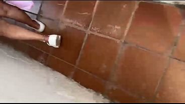 Esposa infiel visitou seu amigo comedor de mulher casada enquanto seu marido trabalho ela trai seu esposo